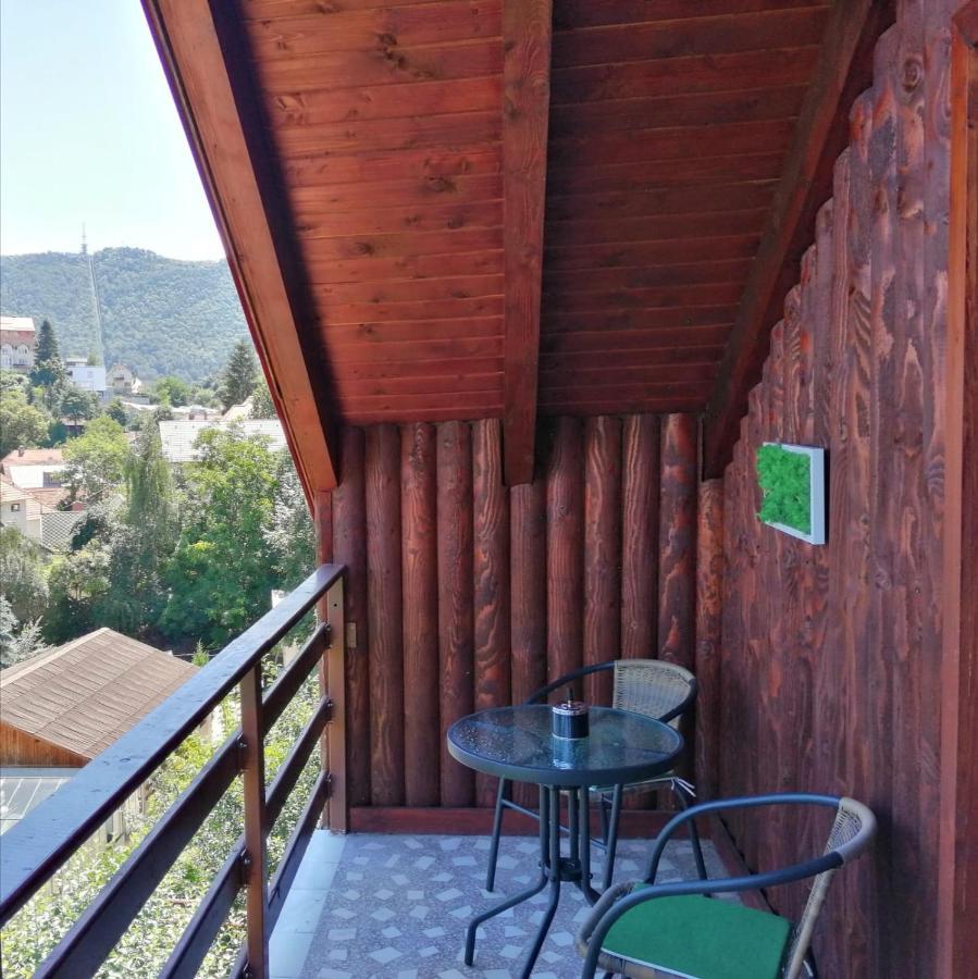 Snug Apartments - Private Parking Near Downtown Braşov Buitenkant foto