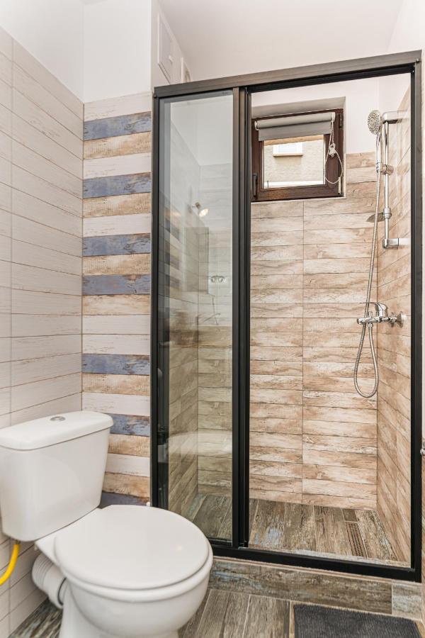Snug Apartments - Private Parking Near Downtown Braşov Buitenkant foto