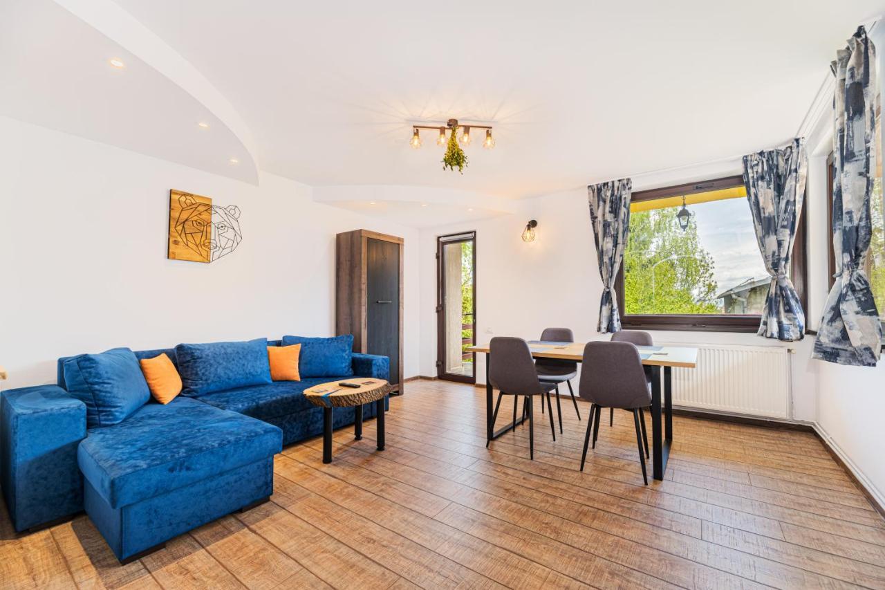 Snug Apartments - Private Parking Near Downtown Braşov Buitenkant foto