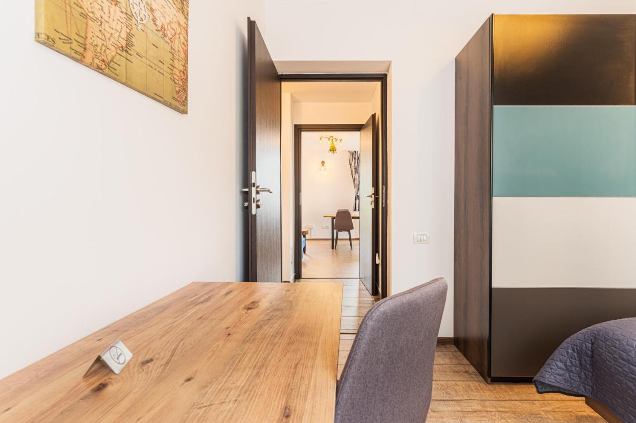 Snug Apartments - Private Parking Near Downtown Braşov Buitenkant foto