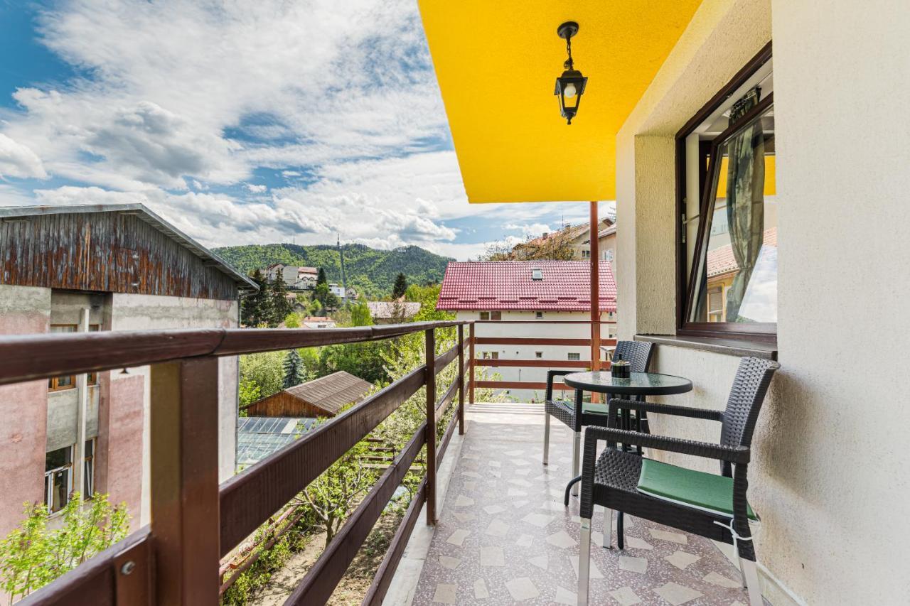 Snug Apartments - Private Parking Near Downtown Braşov Buitenkant foto