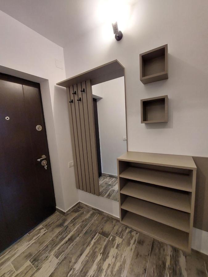 Snug Apartments - Private Parking Near Downtown Braşov Buitenkant foto